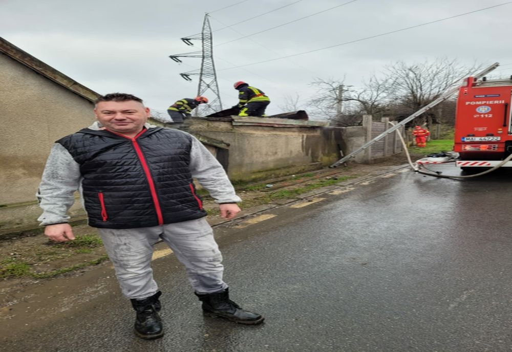 Pompier aflat în timpul liber a salvat de la incendiu o casă, în Caraș-Severin 