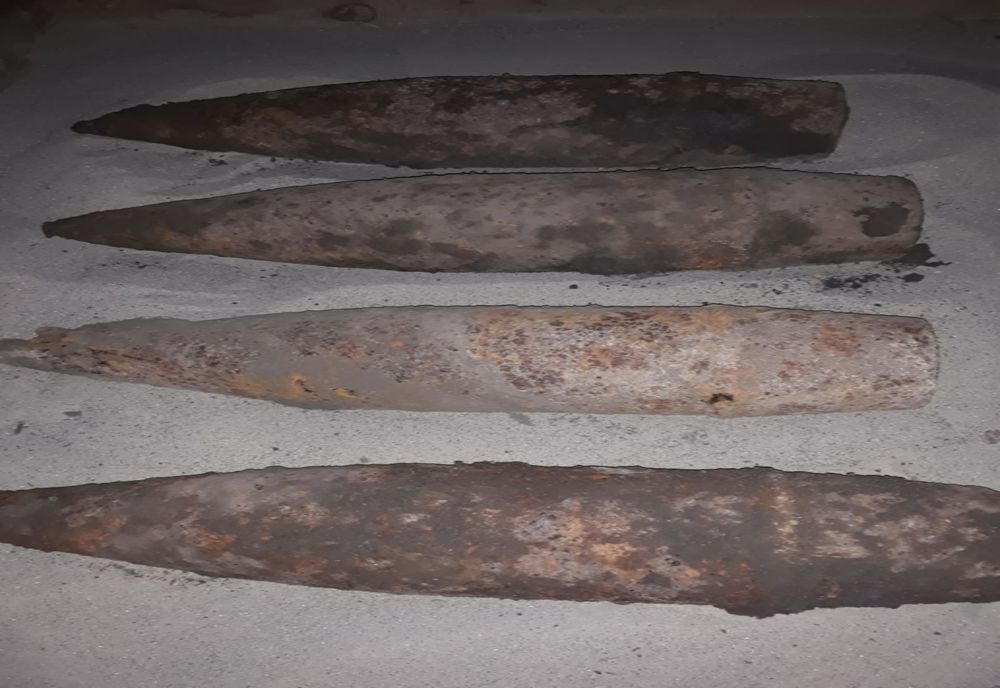 Cinci proiectile găsite de copii, pe lângă gospodării din Reșița