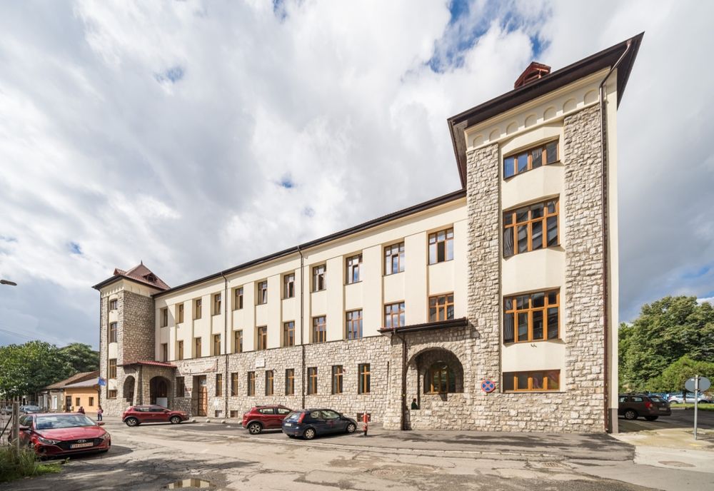 Una dintre cele mai frumoase construcții din Reșița și-a recăpătat strălucirea