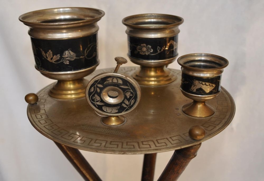 Serviciu pentru fumători – obiect decorativ între artă și viciu