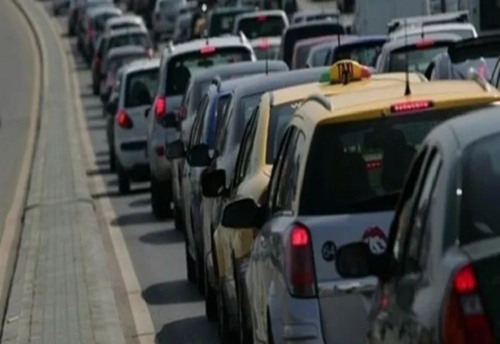 Minivacanța de Sf. Maria. Cozi interminabile pe DN1 și Autostrada Soarelui. Vămile, blocate