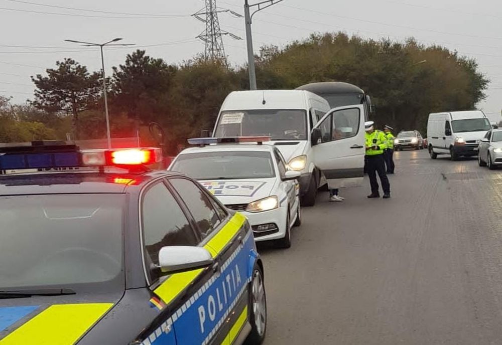 Peste 100 de amenzi: polițiștii cărășeni au verificat legalitatea transportului public de persoane și a transportului de mărfuri 