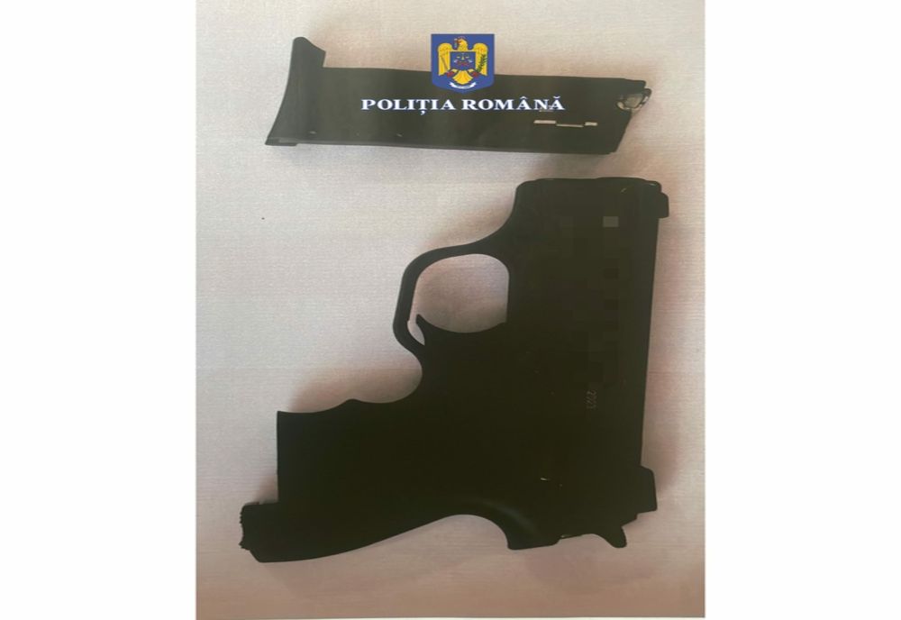 Înarmat cu pistoale și drogat la volan. Șofer din Grecia – PERICOL -  prins în Caraș-Severin