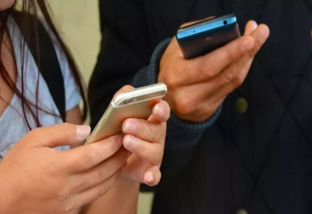 Românii plecați în străinătate vor putea suna acasă, în țară, de pe orice telefon, la tarifele locale