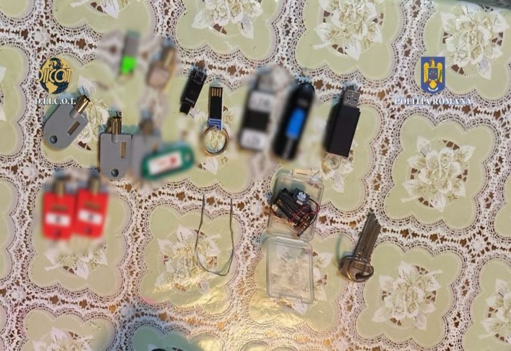 Percheziții în două județe și în Capitală, la un grup infracțional organizat, specializat în infracțiuni informatice și evaziune fiscală