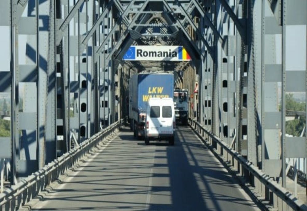 Lucrările de reparaţie urgentă de pe podul Ruse-Giurgiu s-au încheiat
