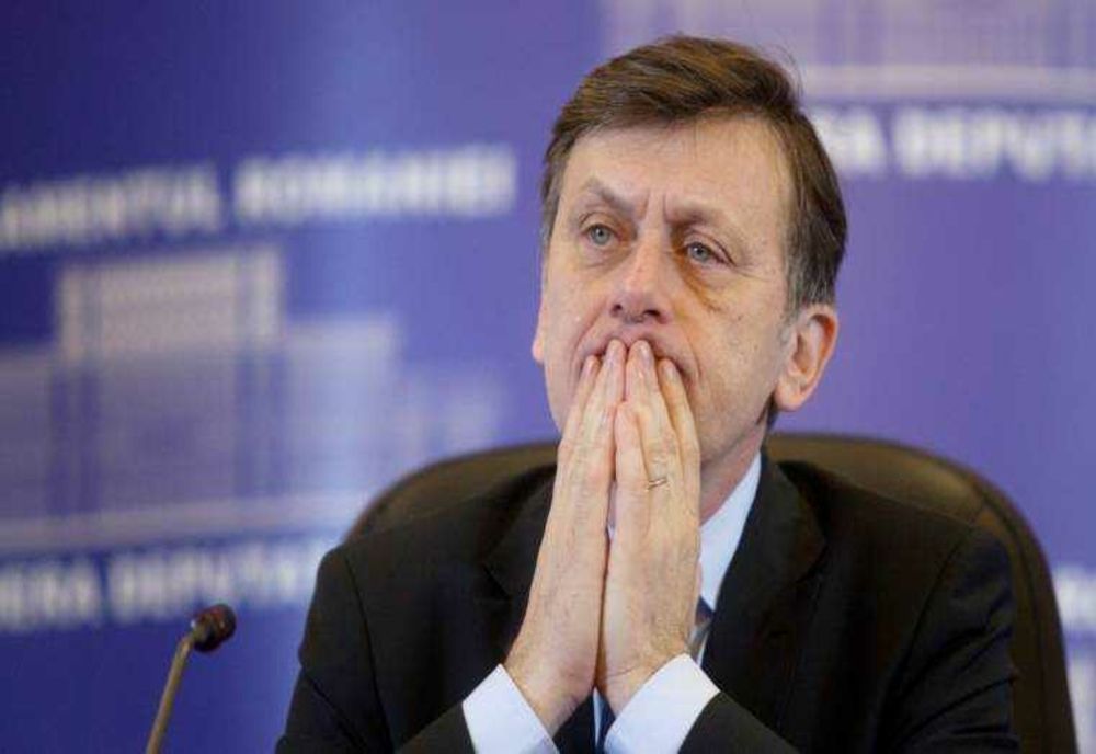 CRIN ANTONESCU: „PREȘEDINTELE, ORICARE AR FI EL, NU POATE SĂ-L DEMITĂ PE DOMNUL CIOLACU”