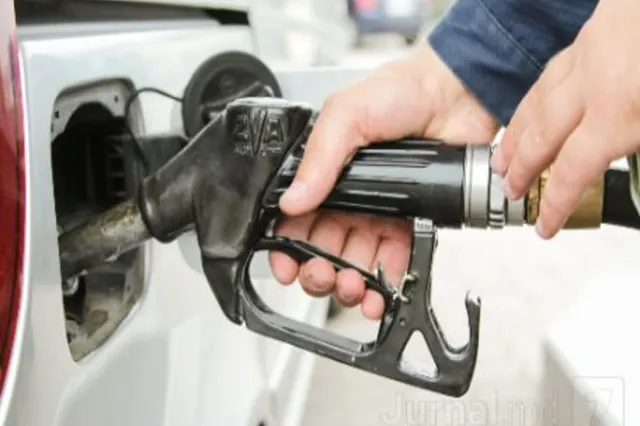 Ministerul Finanţelor reduce cu 25% acciza la motorină în prima jumătate a lunii septembrie
