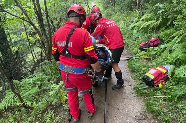 Noapte de foc pentru salvamontiști: 13 persoane recuperate de pe munte în ultimele 24 de ore