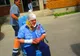 Un polițist de la Slatina Timiș a ajuns la spital după ce a fost lovit cu toporul în cap