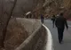 DN 58 B blocat din cauza unor căderi de pietre, în apropiere de Moniom FOTO