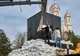 Baricadă ridicată la Reșița în jurul unui monument