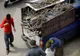 La furat cu microbuzul: au luat obloane de aluminiu și sute de kilograme de fier vechi