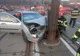 Accident la Reșița, o mașină s-a izbit de un stâlp aflat între sensurile de mers