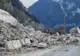 DN 57 rămâne închis în zona Berzasca. Versantul fisurat nu a putut fi doborât prin detonare!