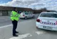 Șoferul unui autocar a rămas fără permis și a fost amendat după ce a fost surprins într-o depășire periculoasă