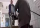 Pacienți imobilizați, cărați pe scările spitalului din Reșita cu targa sau în cărucioare! Scene REVOLTĂTOARE - VIDEO