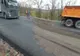 Circulație cu sincope pe o șosea din județul Caraș-Severin. Fisuri apărute în drum