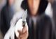 Femeie atacată și tâlhărită de telefonul mobil. Agresorul a lovit-o și a amenințat-o cu un cuțit