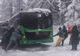 Autobuz împotmolit în zăpadă pe drumul spre Poiana Brașov